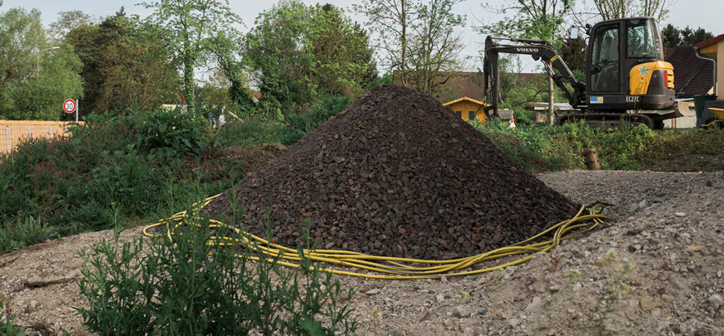 In diesem Garten war die größte Aufgabe, die Höhenunterschiede zu überwinden und Garten und Haus in eine Einheit zu verwandeln.