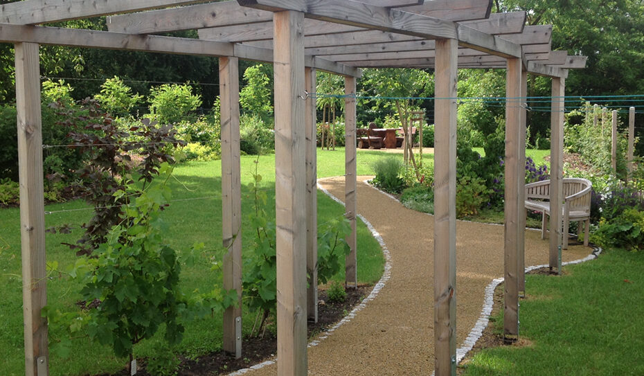 Ein schöner, pflegeleichter und naturnaher Garten sollte entstehen, der außerdem die Auflagen der Stadt Leipzig erfüllt...