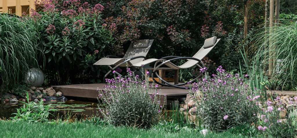 Das Gartenprojekt „Ein Garten zum Träumen“ ist mittlerweile bereits vier Jahre alt. Im vergangenen Sommer haben wir die Möglichkeit ergriffen und einige Fotos des Gartens gemacht: Eine kleine Idylle mitten in der Stadt…